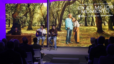 Acto de presentación en Madrid, que contou coa interpretación do himno na voz de Íñigo Quintero (EFE/David Fernández)