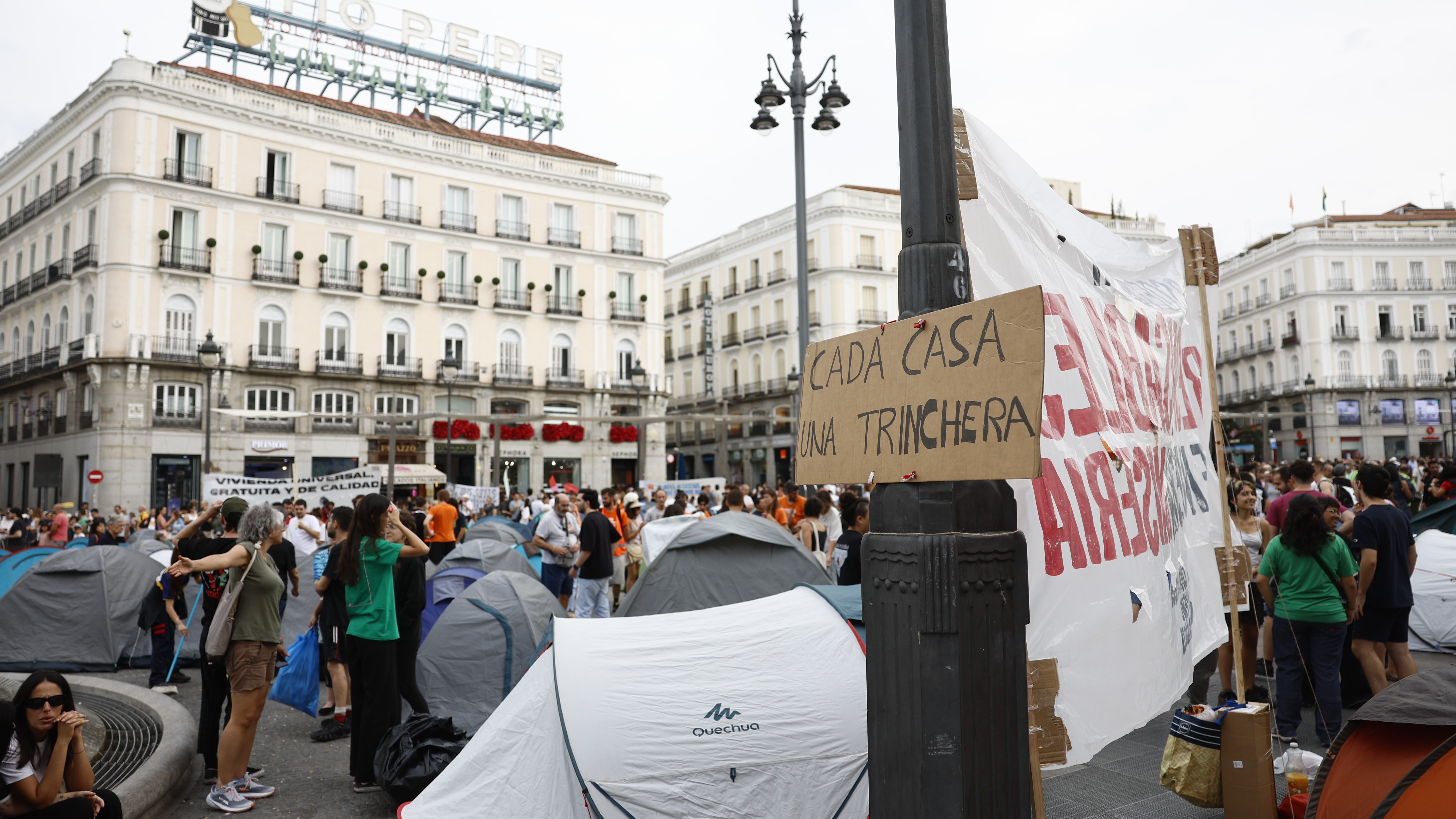 Imaxe da acampada este domingo na Porta do Sol.  EFE/ Rodrigo Jiménez