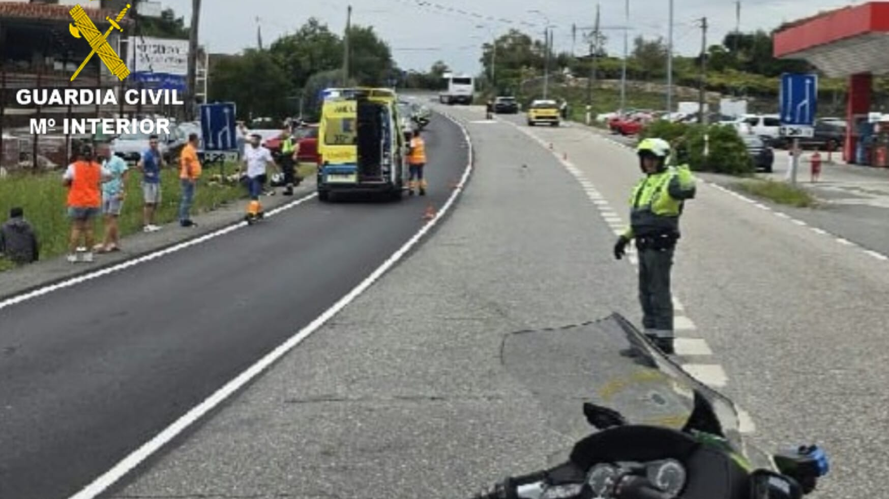 Unha ambulancia no lugar dos feitos. FOTO: Garda Civil