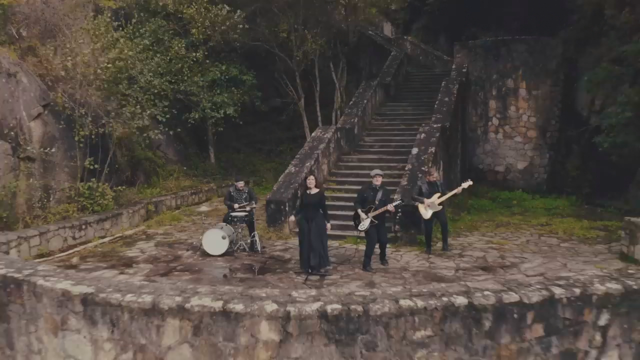 Imaxe de Amaral nos Chancís, no videoclip de 'Dolce Vita'