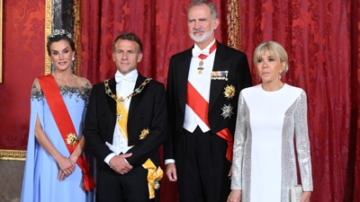 Os reis de España, Macron e a súa muller, na cea de gala (José Oliva / Europa Press)