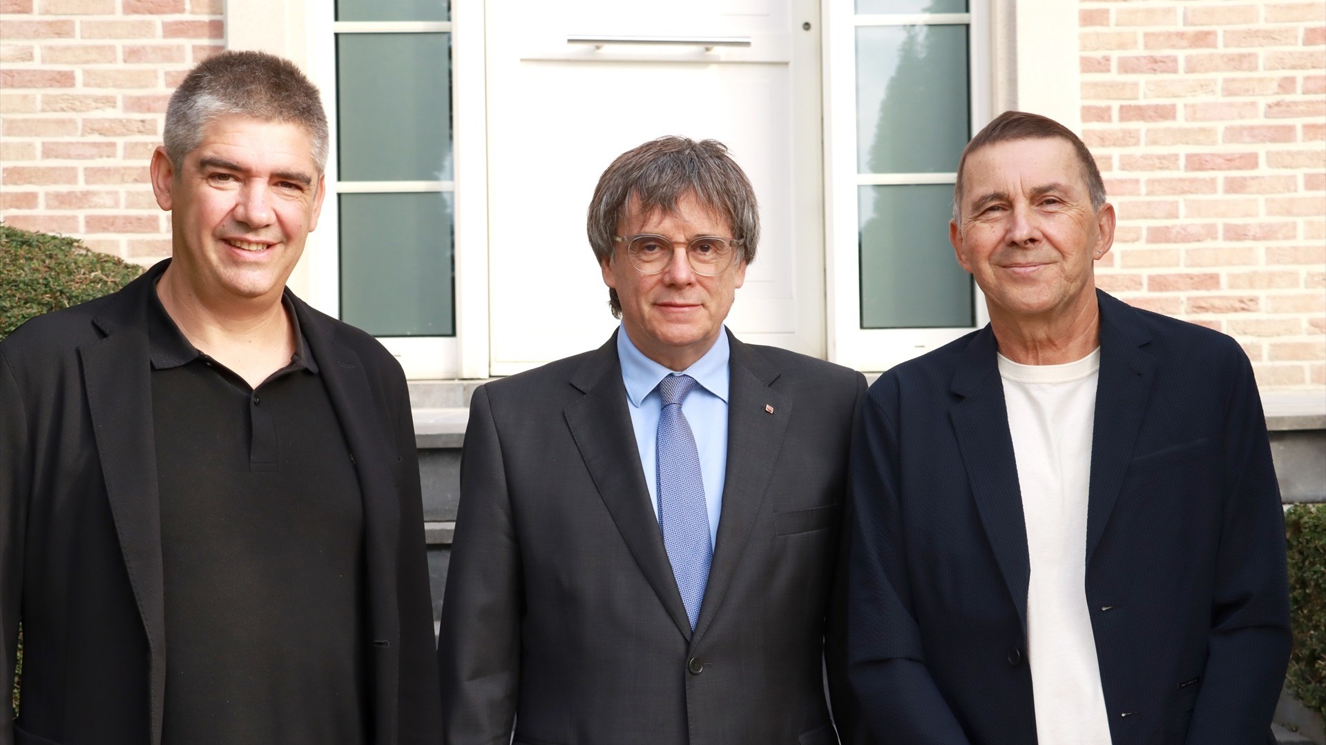 Carles Puigdemont recibe en Waterloo a Arnaldo Otegi e a Gorka Elejabarrieta. Europa Press/EH Bildu
