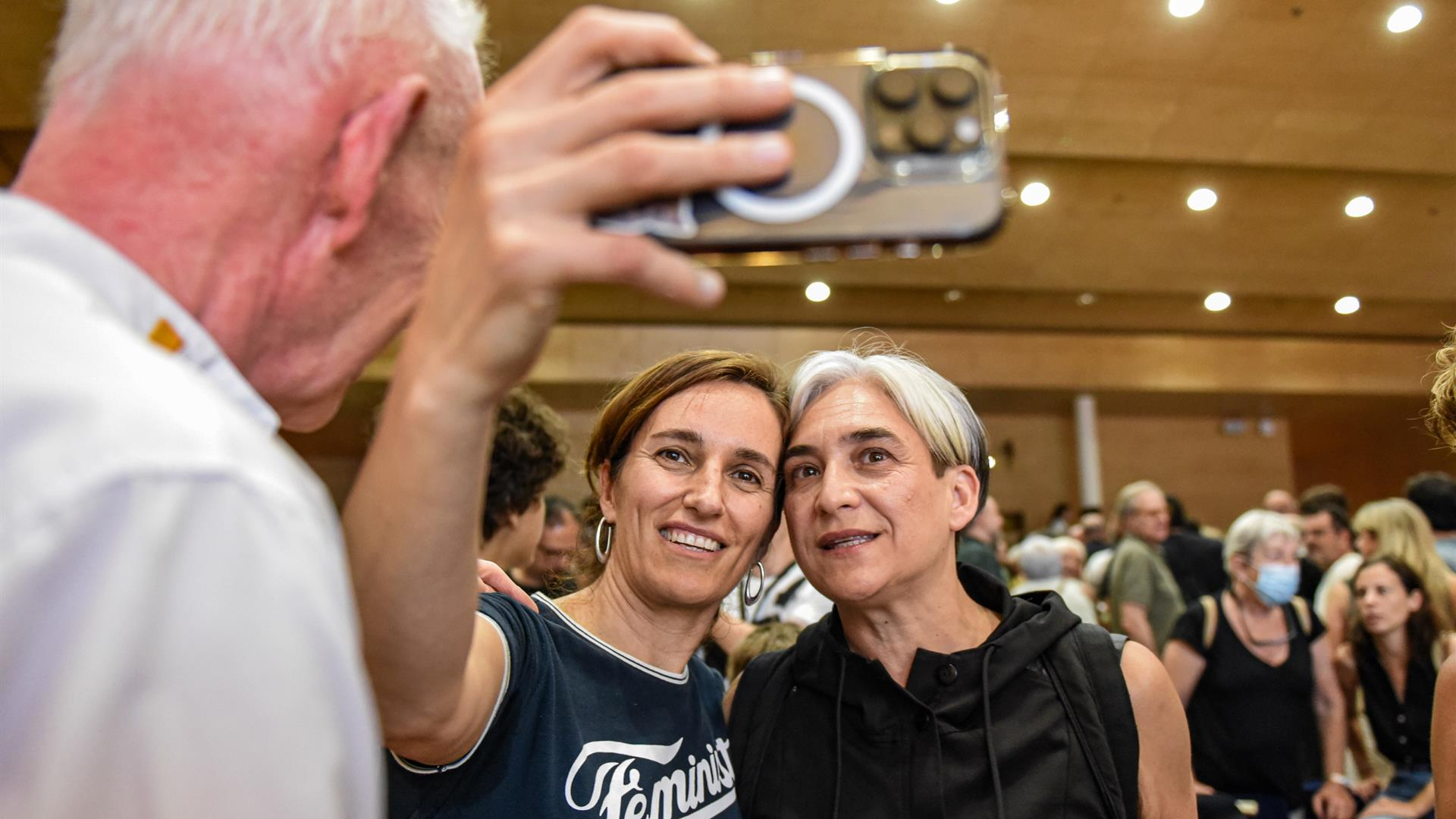 Ada Colau e a líder de Más Madrid, a ministra Mónica García (Alberto Paredes-Europa Press-Arquivo)