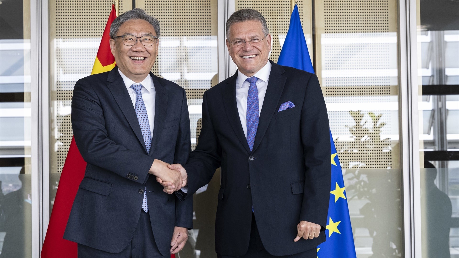 O comisario Maros Sefcovic co ministro de comercio chinés, nunha imaxe de arquivo (LUKASZ KOBUS/EUROPEAN COMMISSION)
