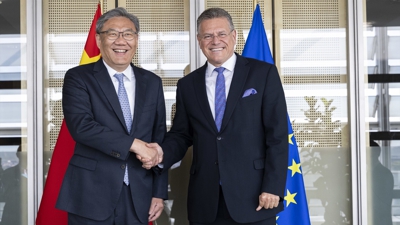 O comisario Maros Sefcovic co ministro de comercio chinés, nunha imaxe de arquivo (LUKASZ KOBUS / EUROPEAN COMMISSION)