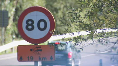 Sinal preventivo que indica un tramo de concentración de accidentes especialmente perigo