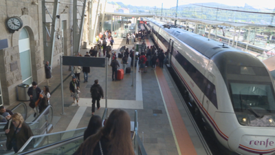 Moito movemento nas estacións de tren galegas este venres