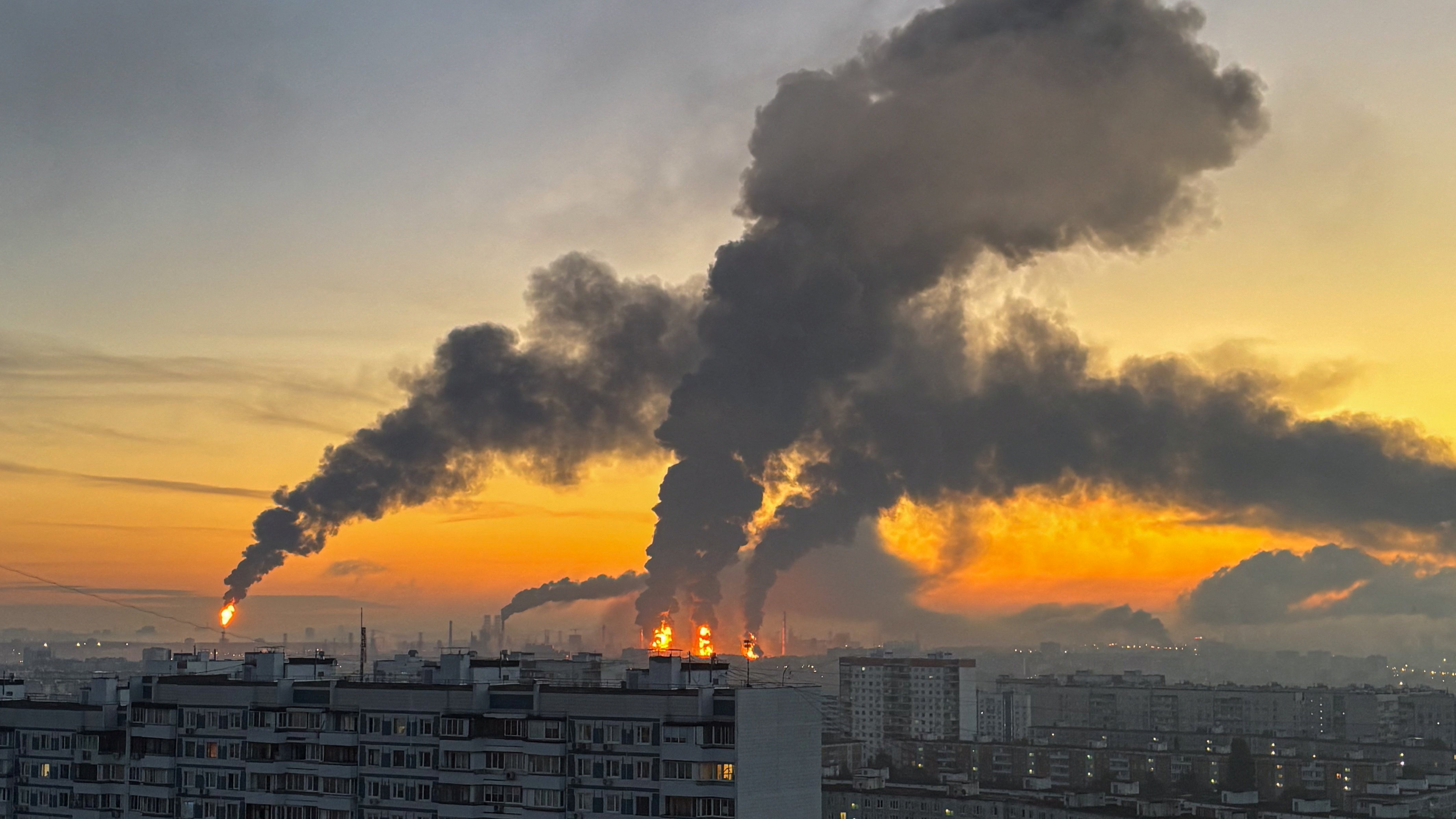Unha refinería arde en Moscova tras un posible ataque ucraíno. REUTERS/Arquivo