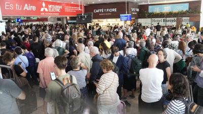 Aglomeracións na estación de Sants de Barcelona polos atrasos na alta velocidade (EFE/Enric Fontcuberta)