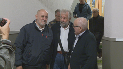 López Orozco, xunto ao ex conselleiro Ricardo Varela, na asemblea do PSOE lugués do pasado martes (TVG)