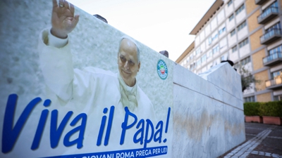 Exteriores da clínica Gemelli en que está ingresado o papa León XIV (Reuters/Stoyan Nenov)