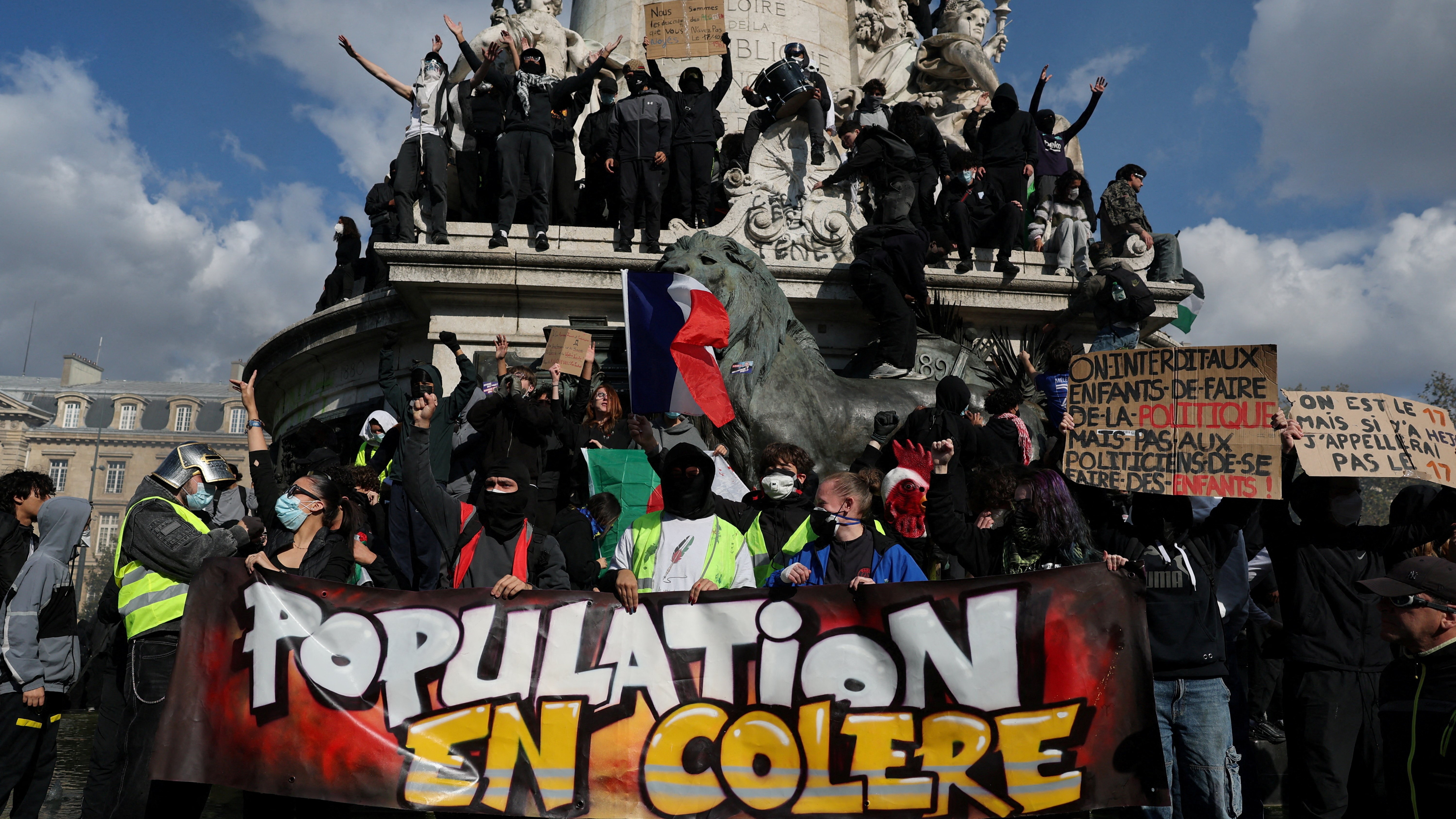 Manifestantes na Praza da República (París) REUTERS/Stephanie Lecocq