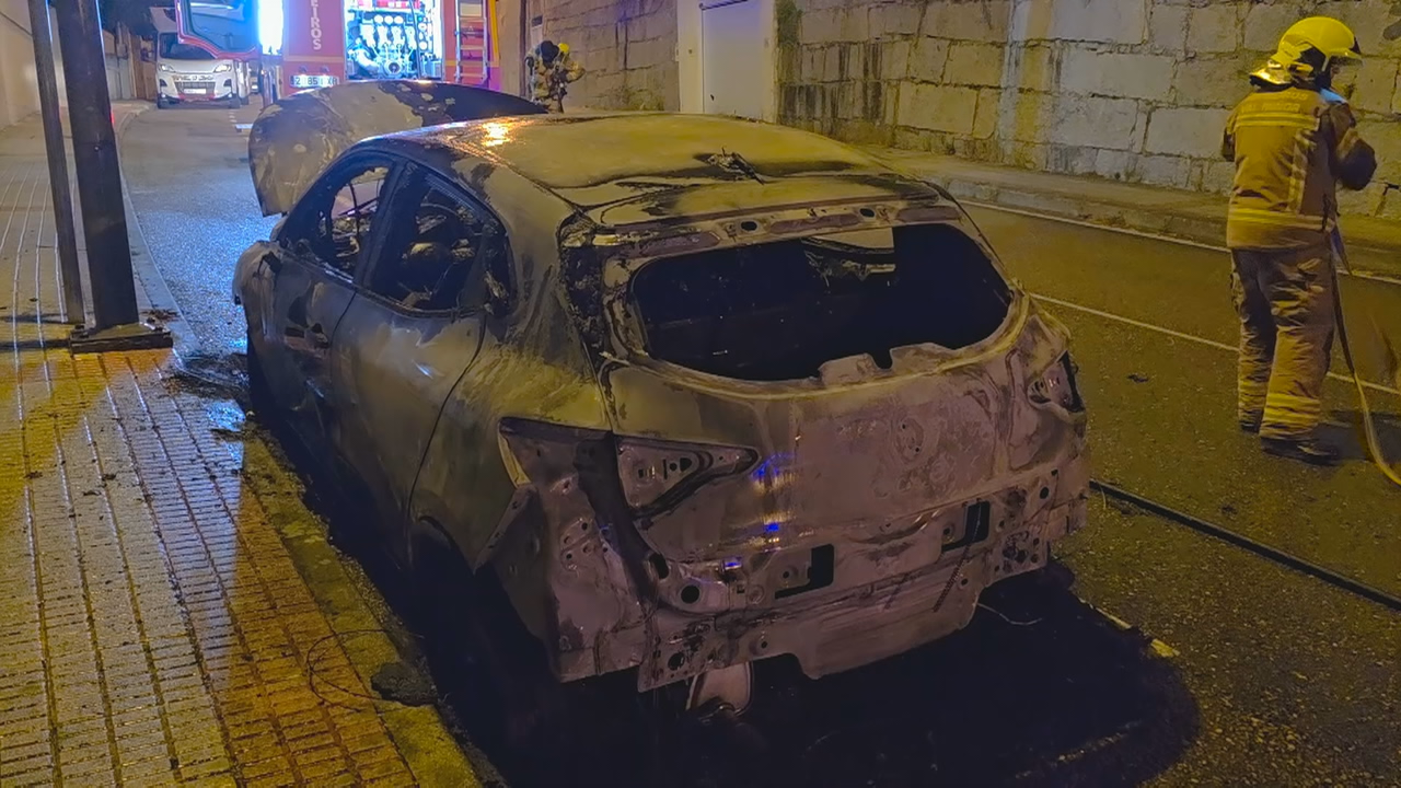 O coche quedou calcinado