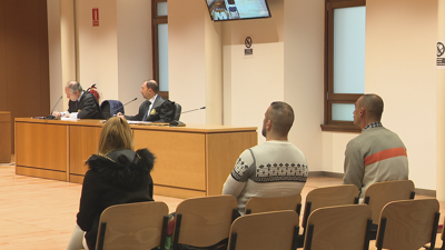 Os tres acusados, na Audiencia Provincial da Coruña