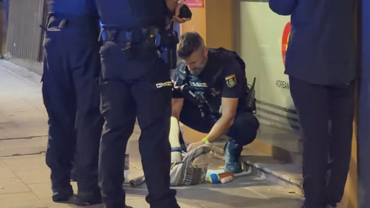 A Policía Nacional nunha noite de servizo en Santiago