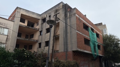 O edificio ocupado na rúa Atranco