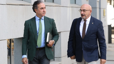 O tenente coronel (dereita) chega a Audiencia Nacional. Europa Press