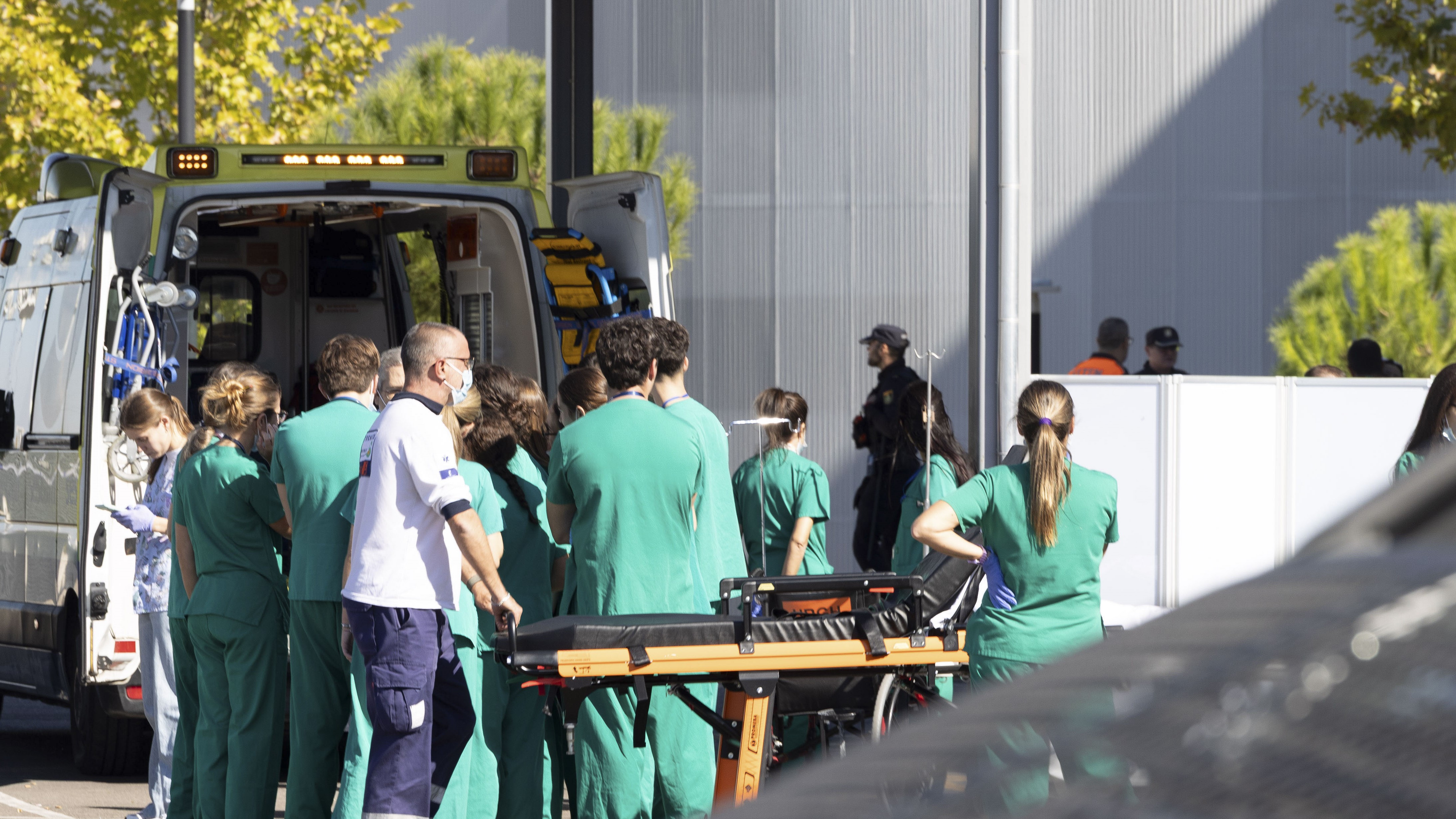 Chegada de feridos ao Hospital Universitario de Toledo (EFE/Ángeles Visdómine)