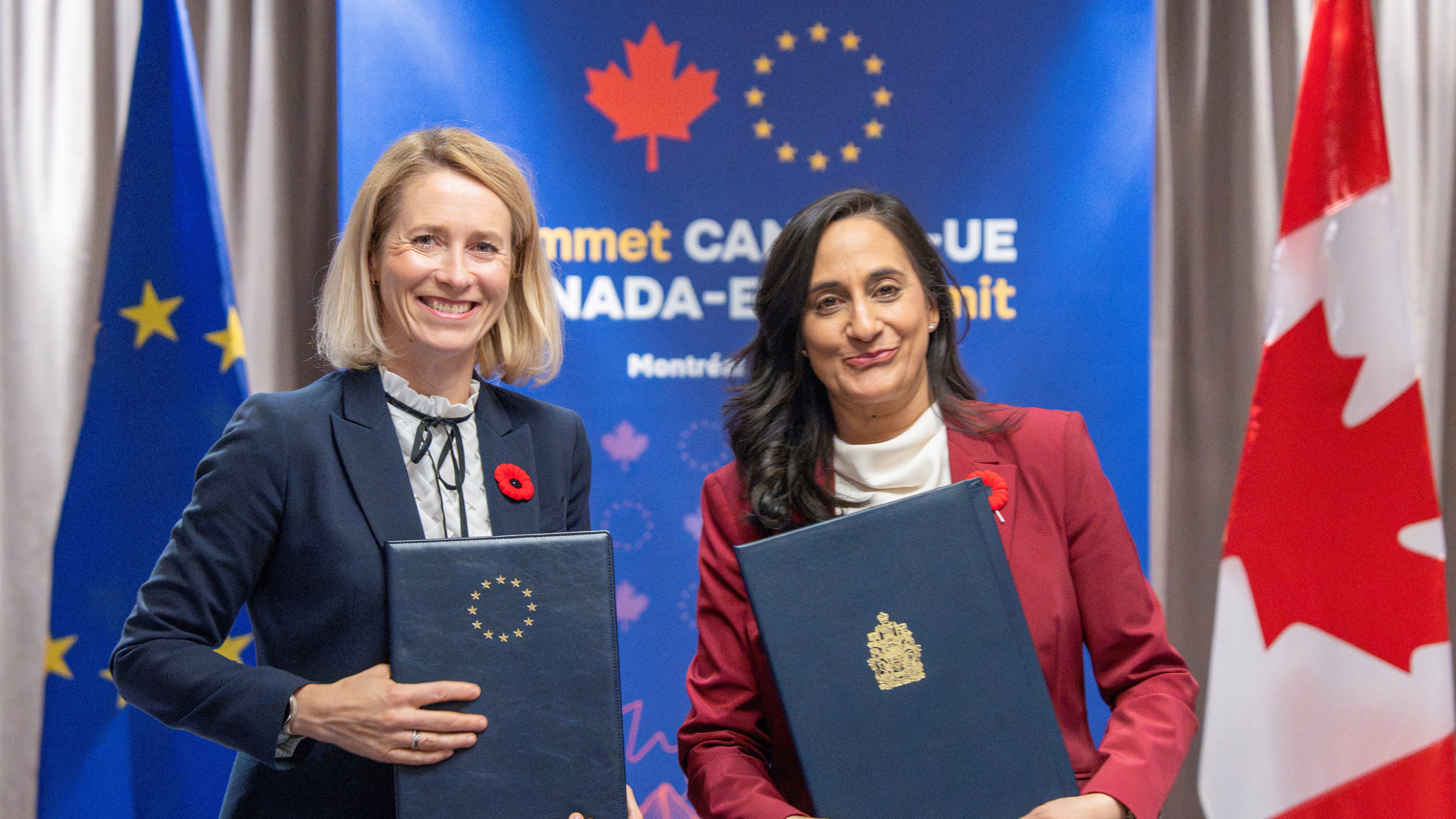 A ministra de Asuntos Exteriores do Canadá Anita Anand e a alta representante da Unión Europea para Asuntos Exteriores e Política de Seguridade Kaja Kallas, tras a firma do acordo entre O Canadá e a UE en Montreal, Canadá (Christinne Muschi/ REUTERS)