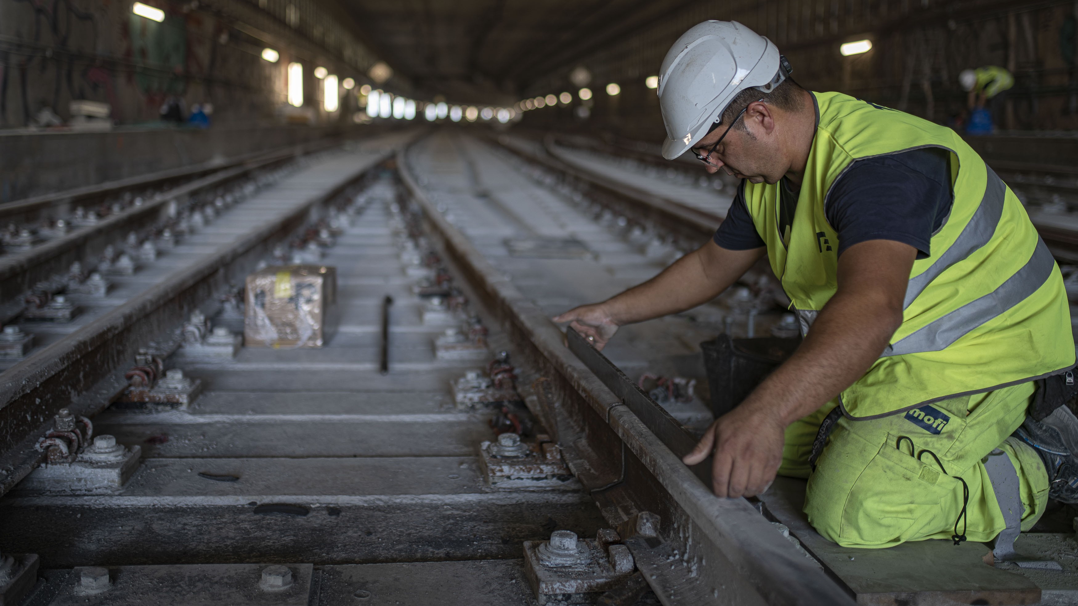 Personal ferroviario traballando nas obras do AVE de Sagrera-Sant Andreu en 2022 (Lorena Sopêna/Europa Press/Arquivo)