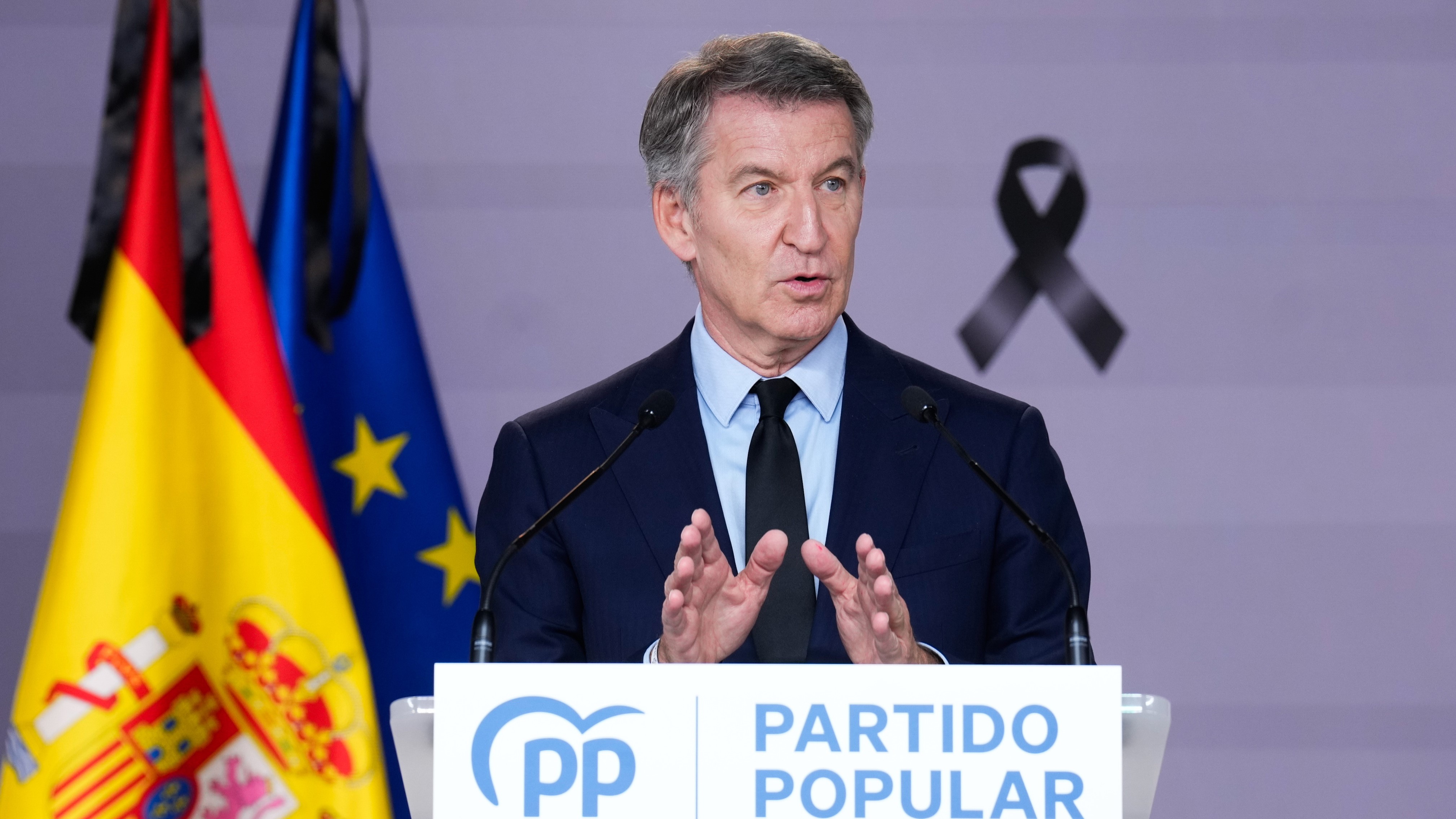 Alberto Núñez Feijóo este venres durante a comparecencia na sede do PP (EFE/Borja Sánchez-Trillo)