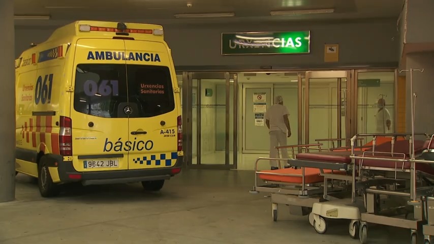 Unha ambulancia nas Urxencias do CHOU