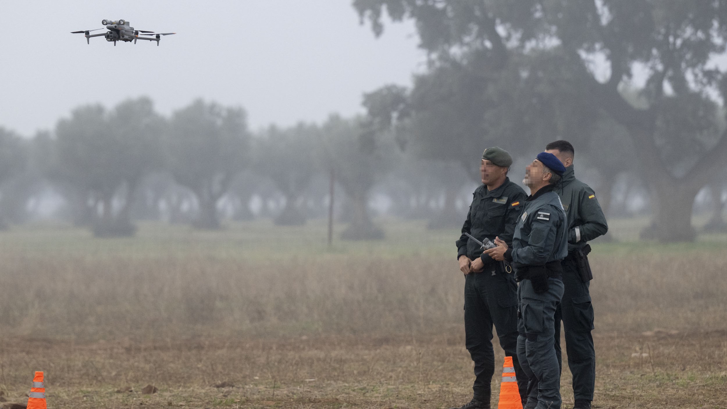 A garda Civil continúa a busca de novos restos biolóxicos . EFE/Jesus Monroy